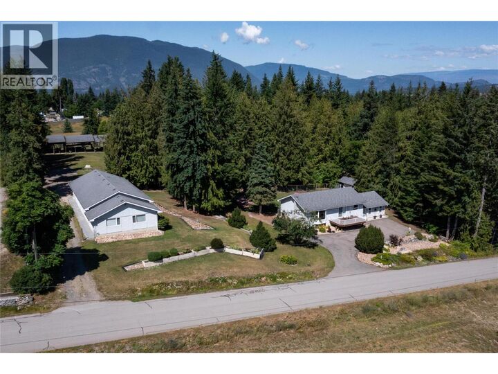 5801 35 Street Northeast  Salmon Arm BC V1E 2B3 photo