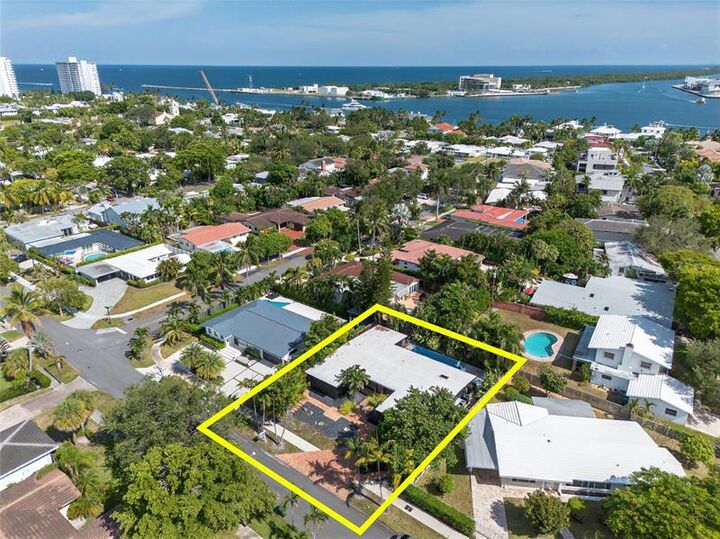 Property Photo: 2112 Manatee Drive FL 33316