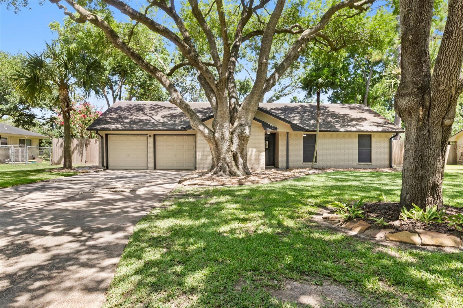 Property Photo: 112 E Wildwinn Drive TX 77511