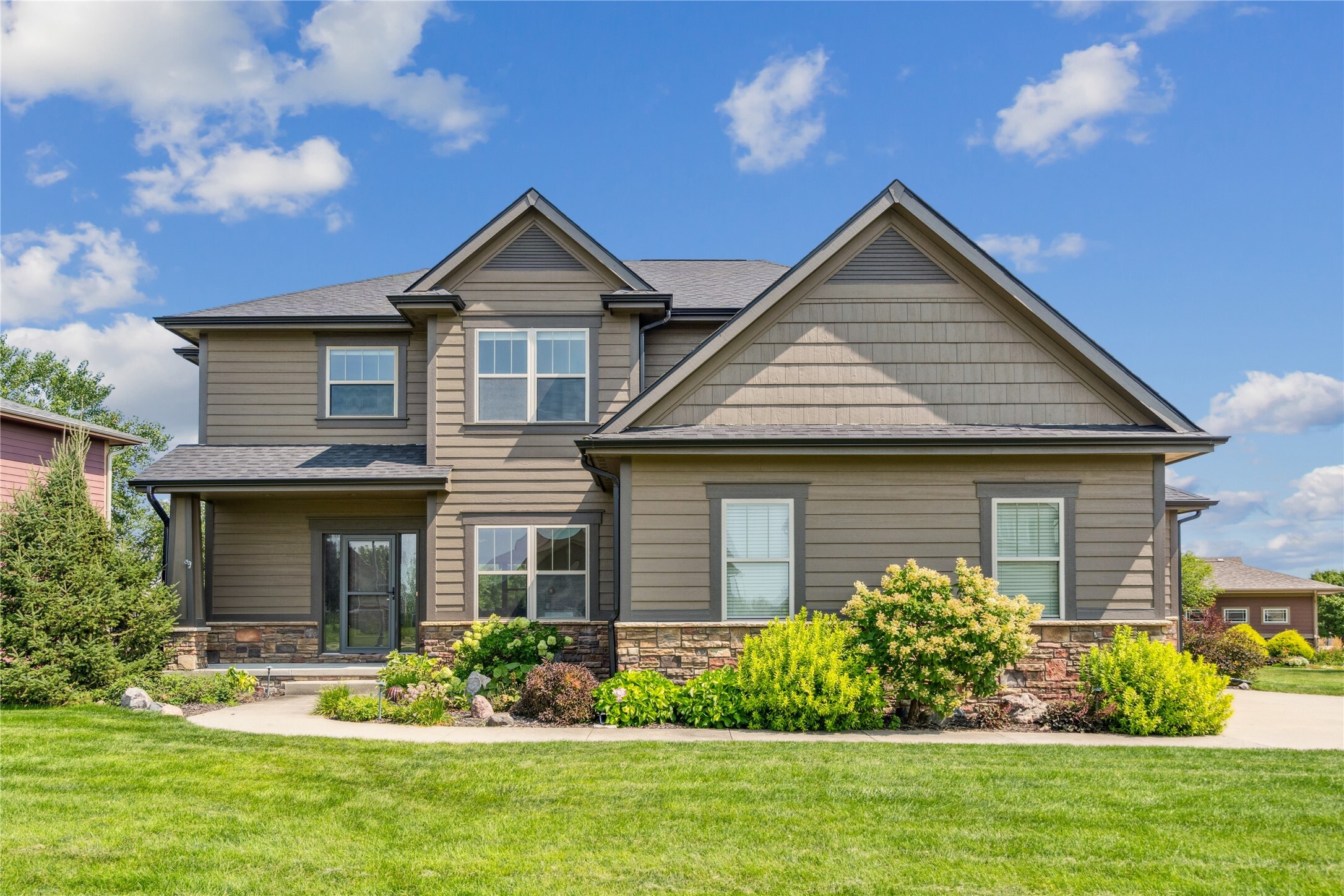 15914 Wilden Drive  Urbandale IA 50323 photo
