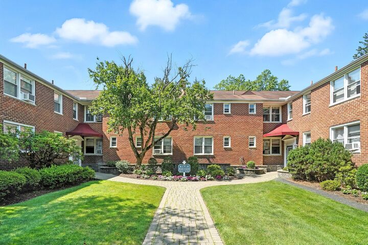 Property Photo: 3 Bryant Crescent 1B NY 10605