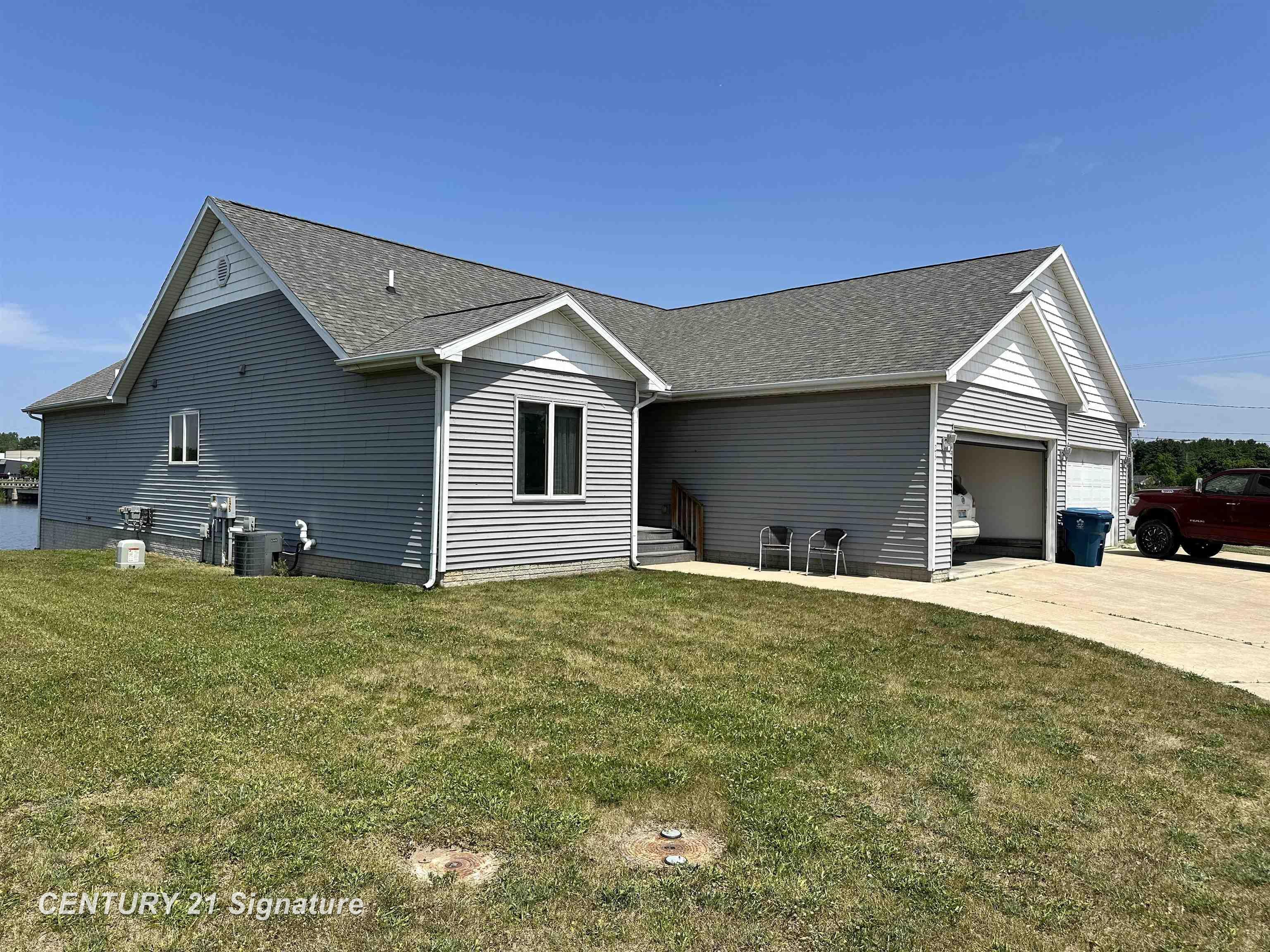 Property Photo: 123/125 Pearson Street MI 48612