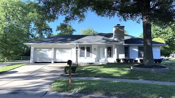 805 Sherwood Court  Florissant MO 63031 photo