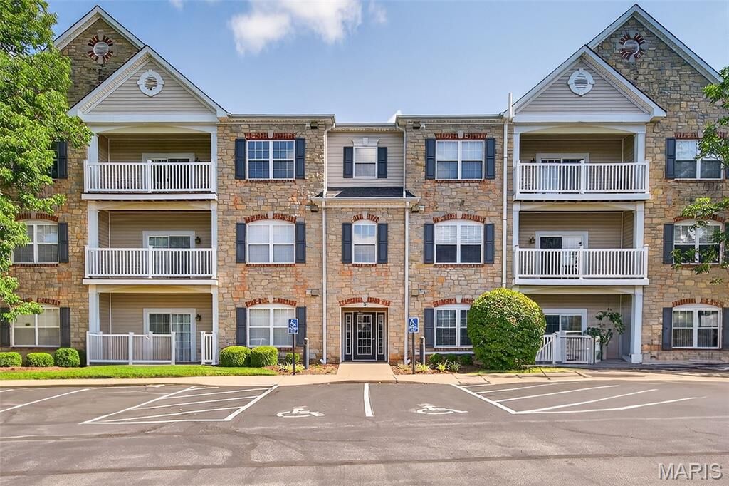 Property Photo: 5 Monarch Trace Court 305 MO 63017