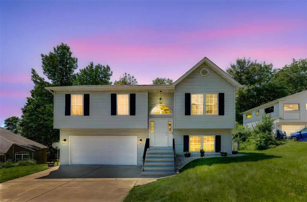 Property Photo: 8 Lavadna Court IL 62234