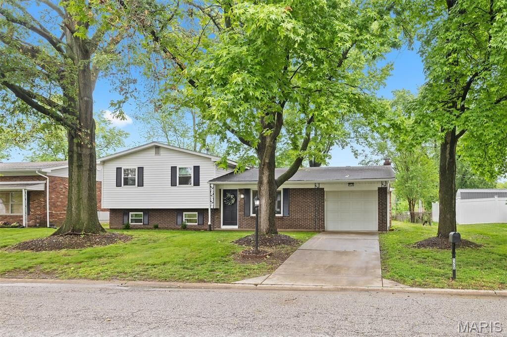 Property Photo: 125 Chateau Drive IL 62208