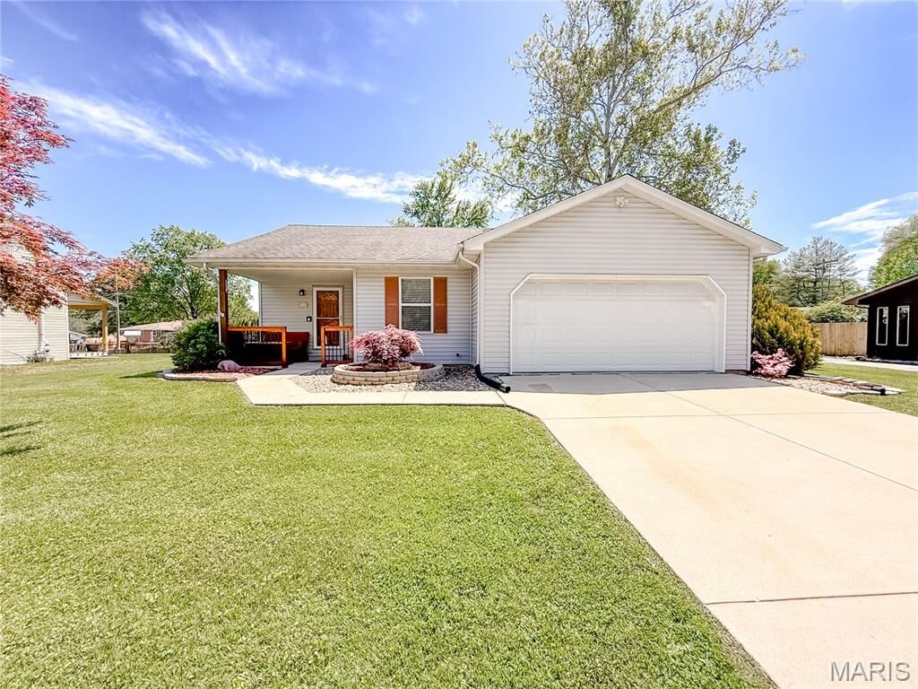 Property Photo:  222 Elm Drive  IL 62208 