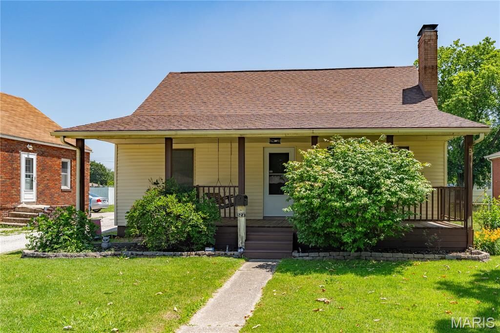 Property Photo: 523 N 6th Street IL 62095