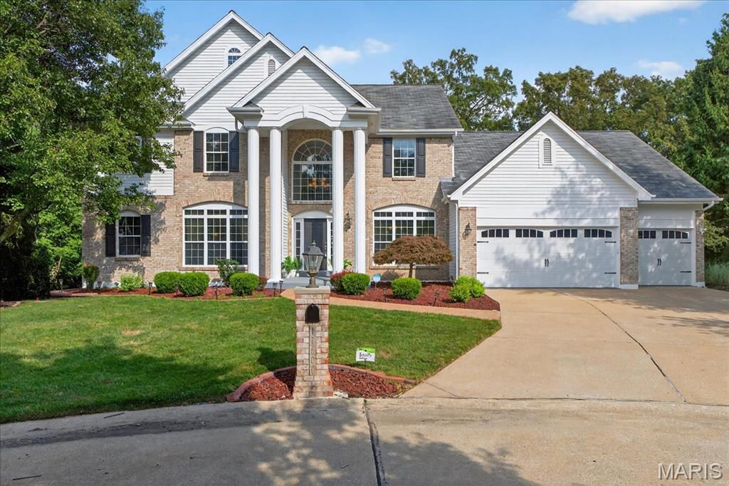 Property Photo: 17600 Gardenview Manor Circle MO 63038