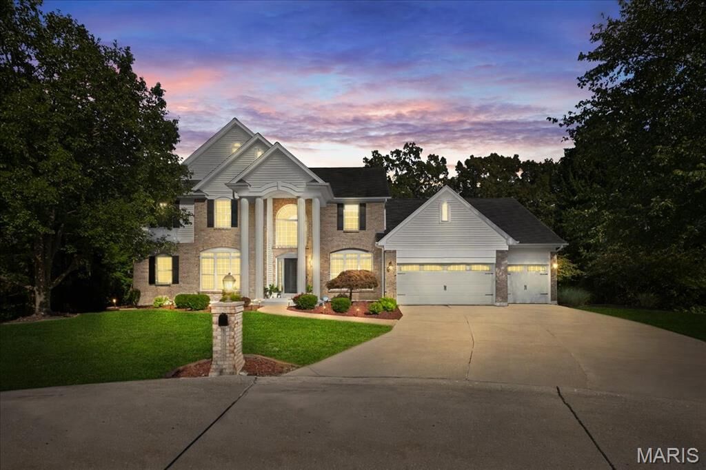 Property Photo: 17600 Gardenview Manor Circle MO 63038