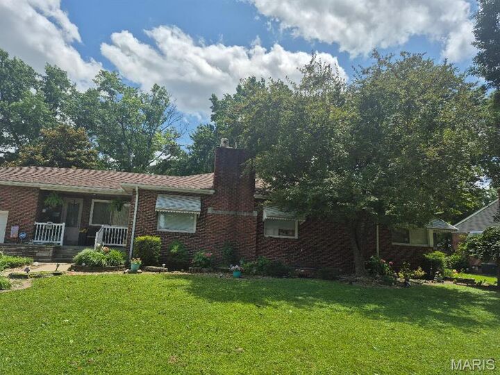 Property Photo: 2108 Amos Avenue IL 62040