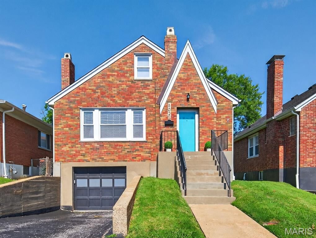 Property Photo: 5021 Hi View Avenue MO 63119