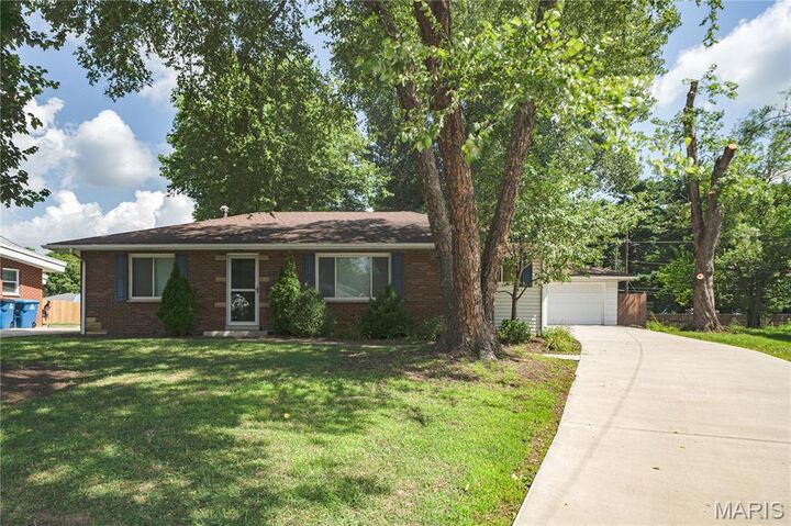 Property Photo:  1639 Lindell Boulevard  IL 62040 