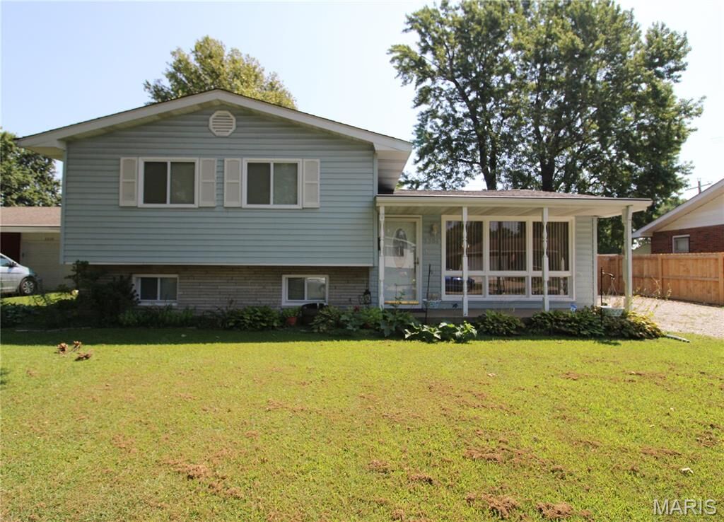 Property Photo: 3304 Wilshire Drive IL 62040