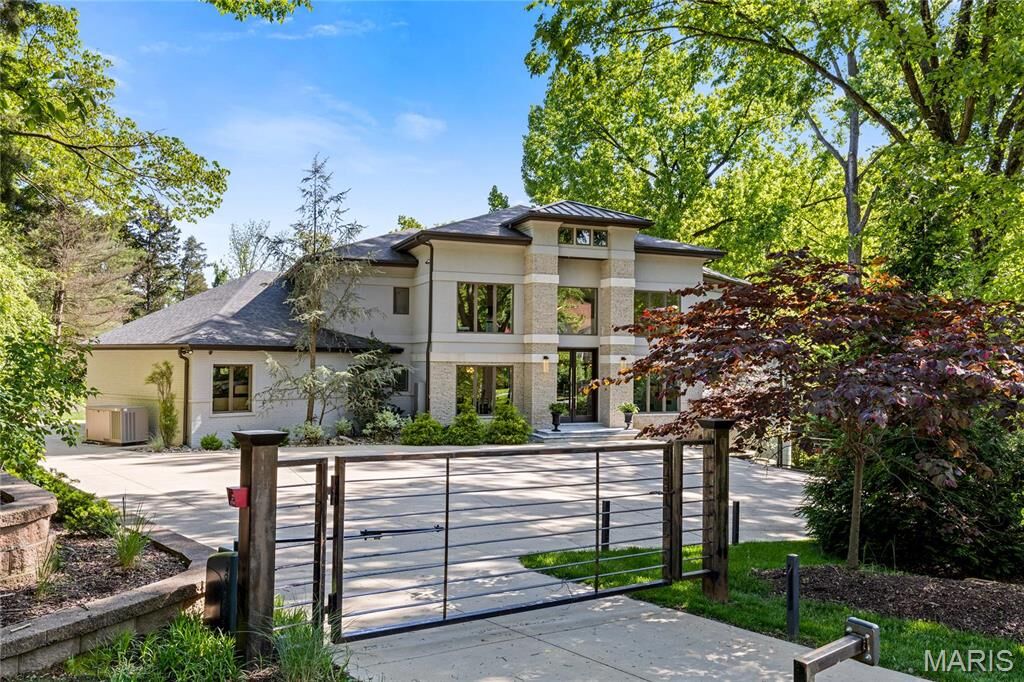 Property Photo:  12826 Topping Manor Drive  MO 63131 