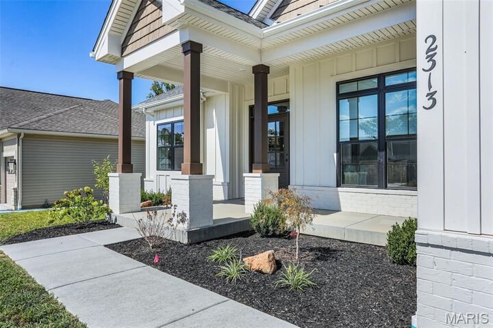 Property Photo:  2409 Fiddler'S Close Road 111 Stb  MO 63090