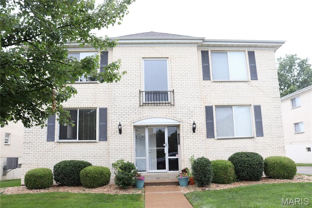 Property Photo: 12574 Chardin Place 1 MO 63128