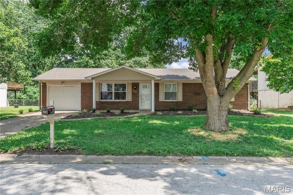 Property Photo:  220 Las Olas Drive  IL 62221 