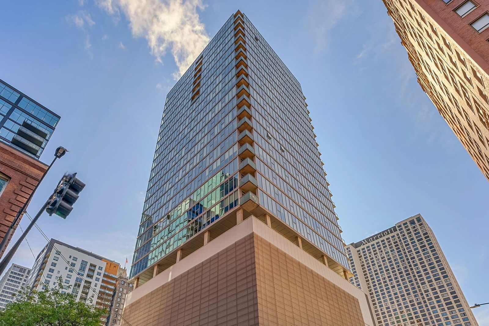 Property Photo: 550 N Saint Clair Street 1904 IL 60611