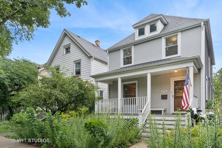 Property Photo: 1741 W Carmen Avenue IL 60640