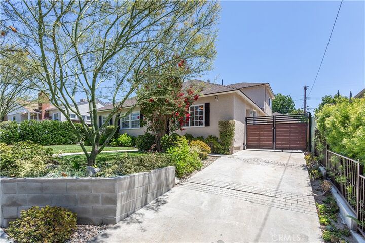 Property Photo:  2958 N Buena Vista Street  CA 91504