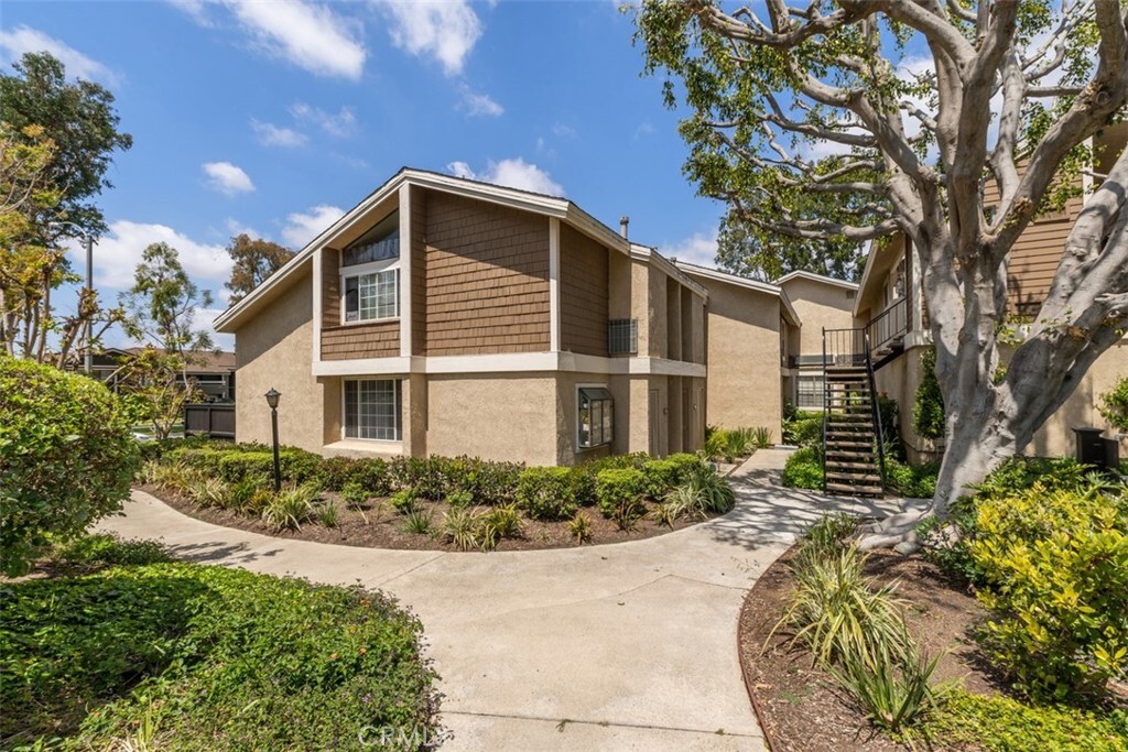 Property Photo: 26 Lakepines CA 92620