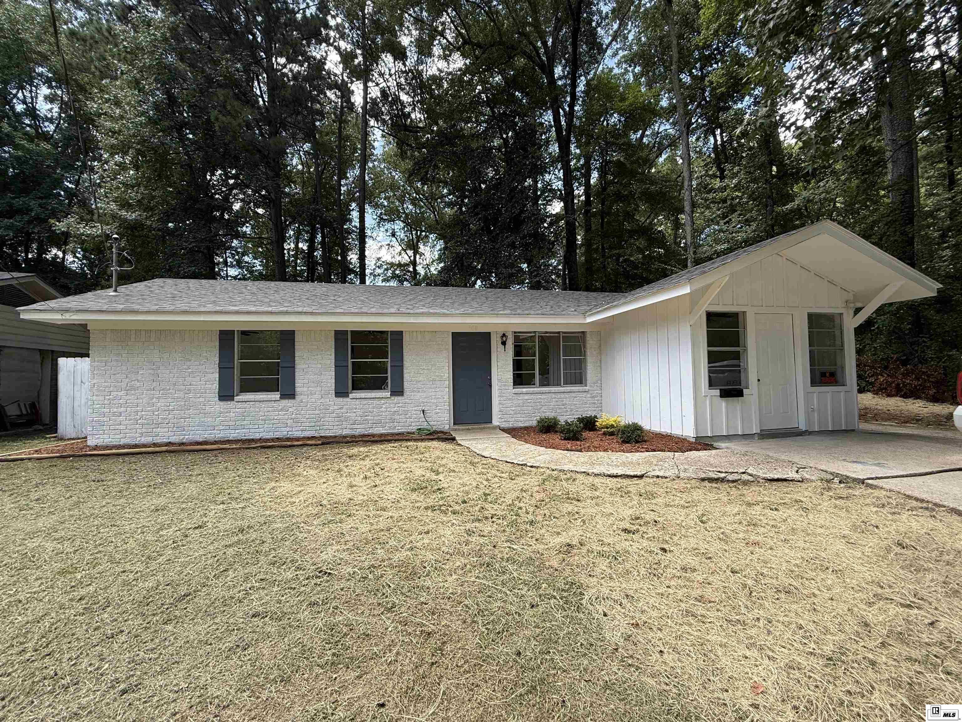 Property Photo: 800 McDonald Avenue LA 71270