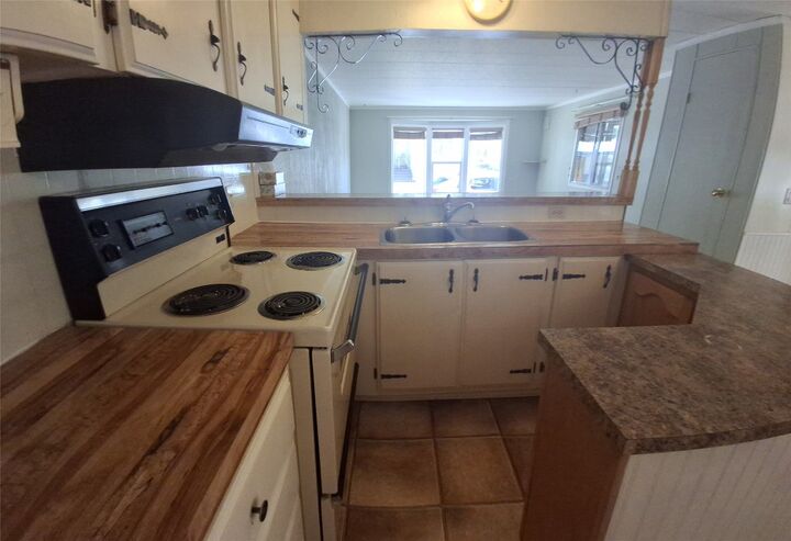 Property Photo:  566 Coburn Street 10  BC V0E 1M0 