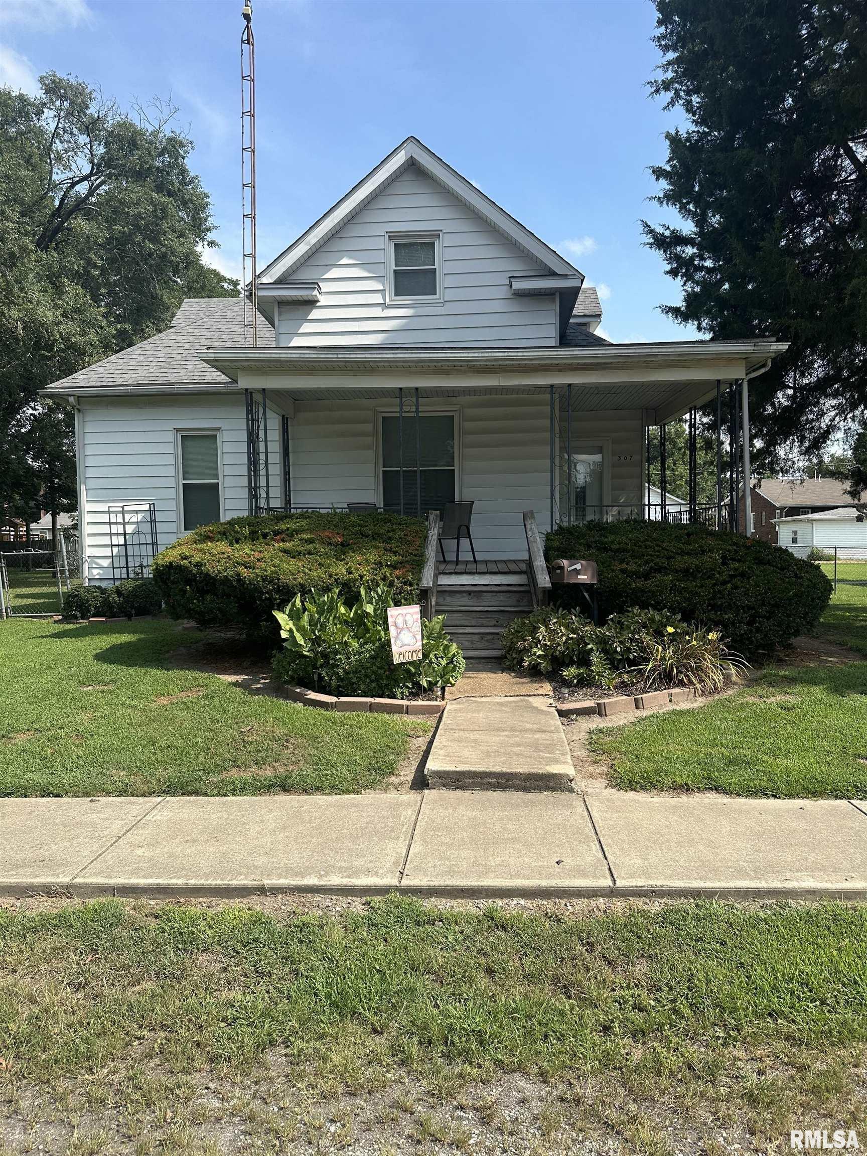 307 W Kaskaskia Street  Pinckneyville IL 62274 photo