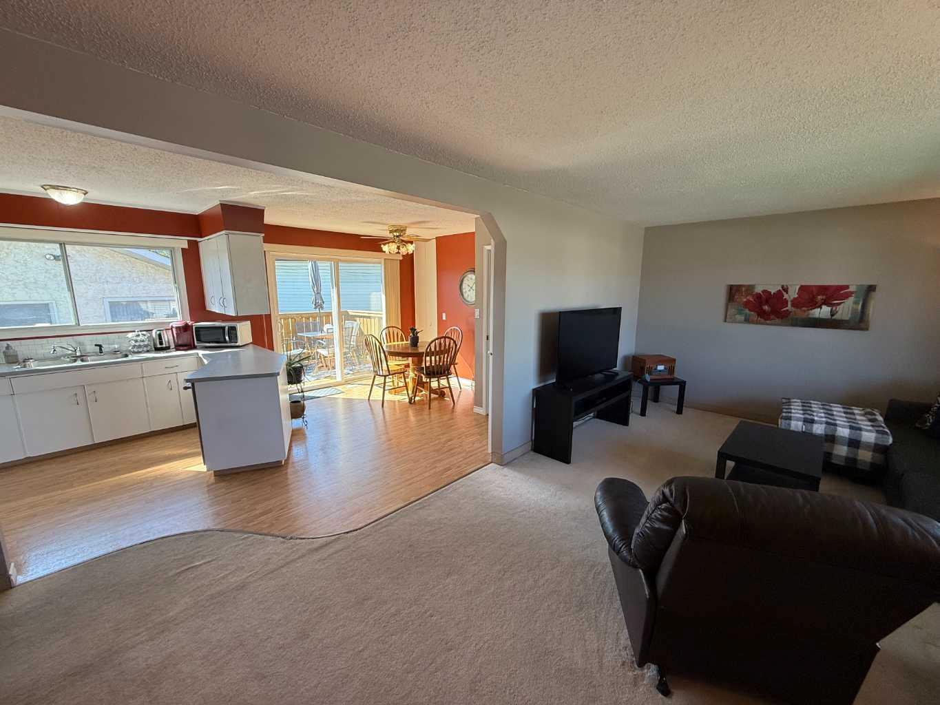 Property Photo: 117 Maple Drive AB T7V 1N4