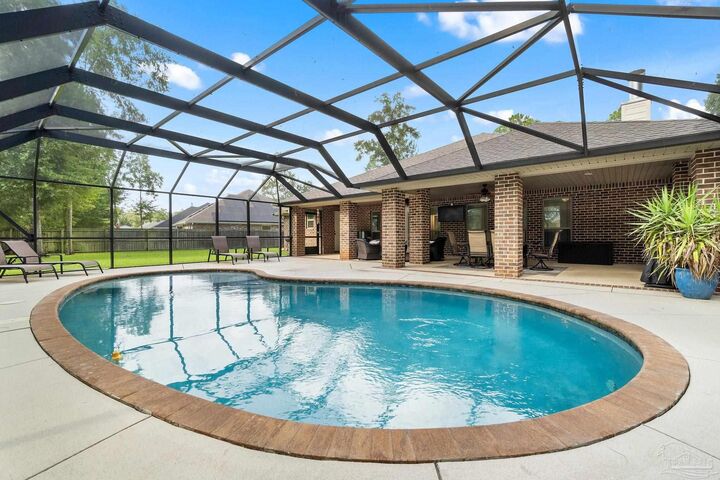 Property Photo: 6111 Dollarweed Dr FL 32571