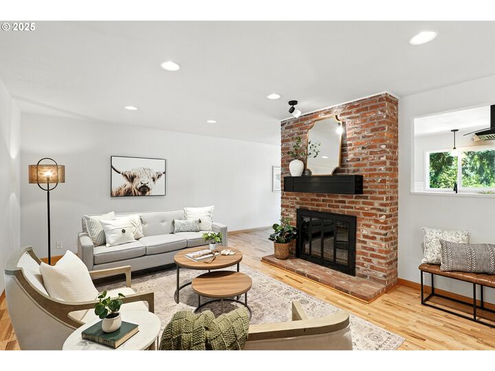 Property Photo: 1237 Cedar St OR 97034
