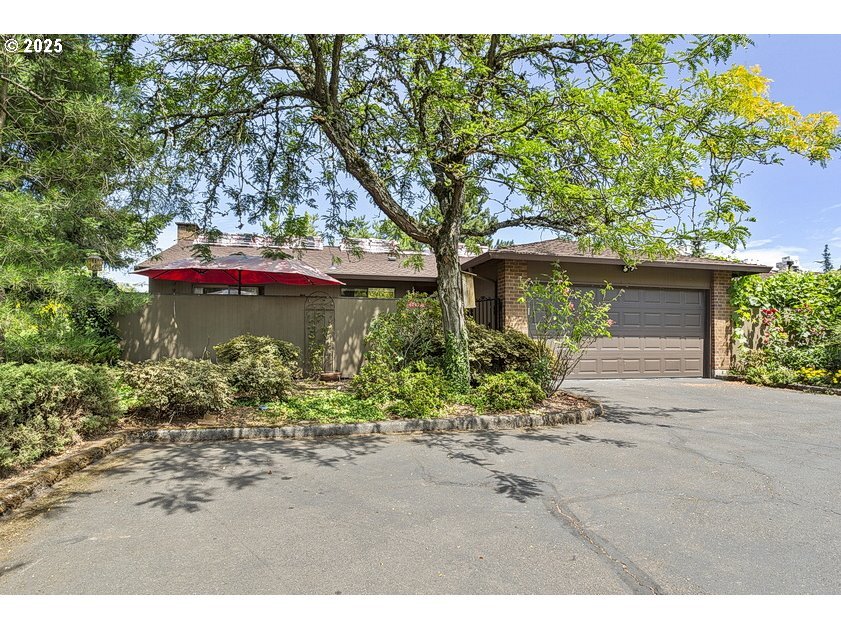 14729 NE Stanton Ct  Portland OR 97230 photo