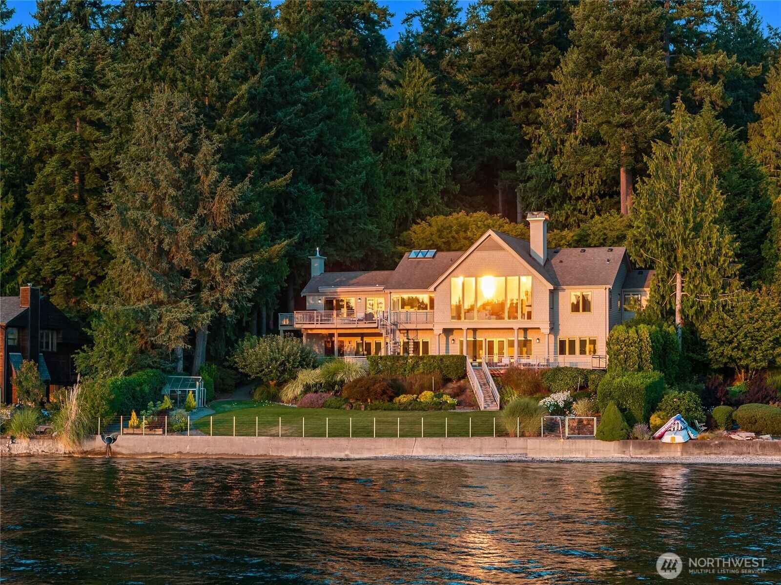Property Photo: 5141 Crystal Springs Drive NE WA 98110