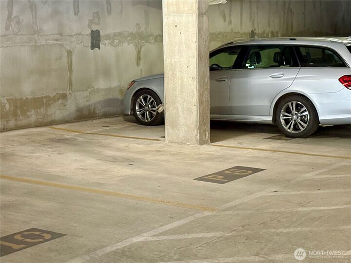 Property Photo:  170  Harbor Square Lp  NE P-6  WA 98110 