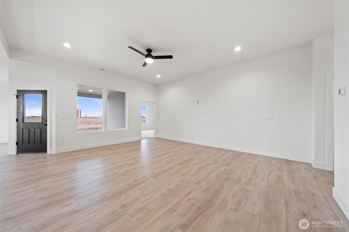 Property Photo:  1269 E Mt Hood Street  WA 99344 