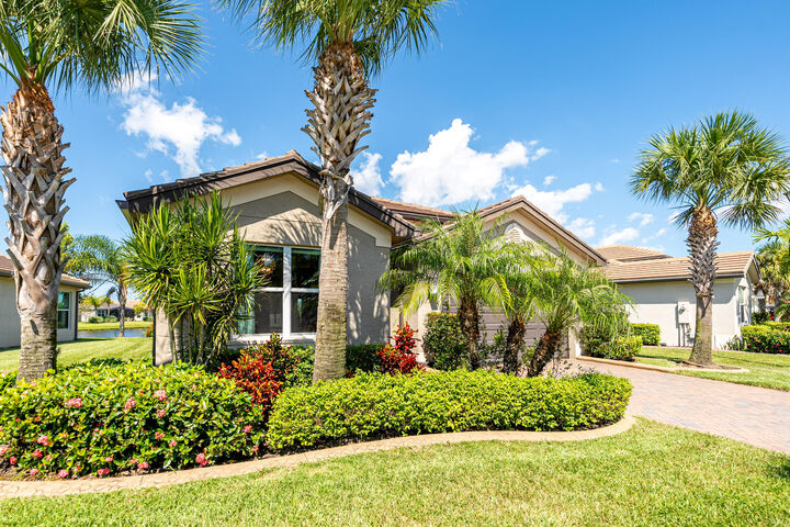 Property Photo:  11622 SW Hawkins Terrace  FL 34987 