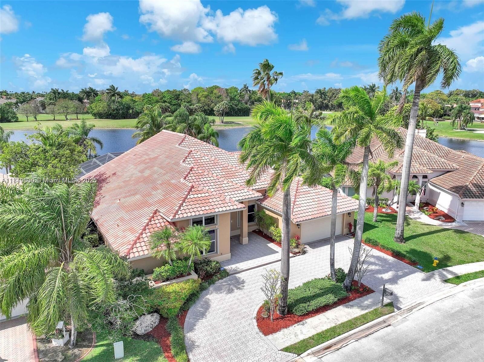 Property Photo:  620 W Laurel Ln W  FL 33027 