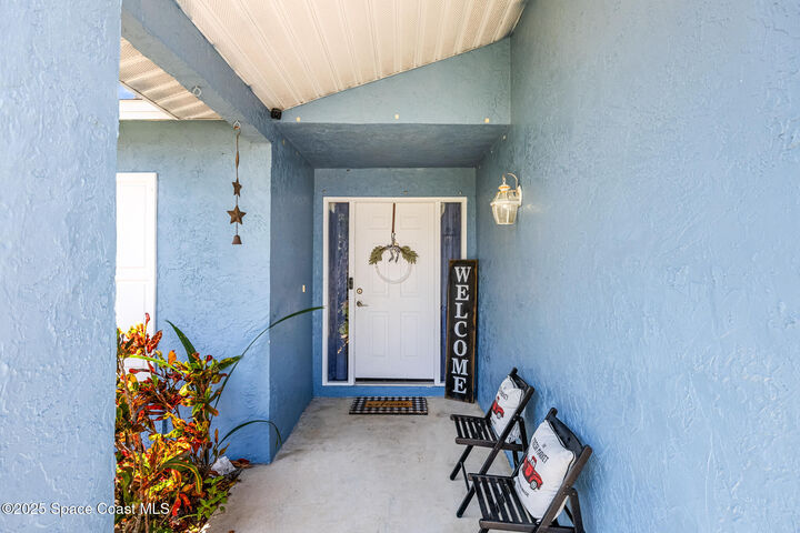 Property Photo: 1676 Yorktown Avenue FL 32796