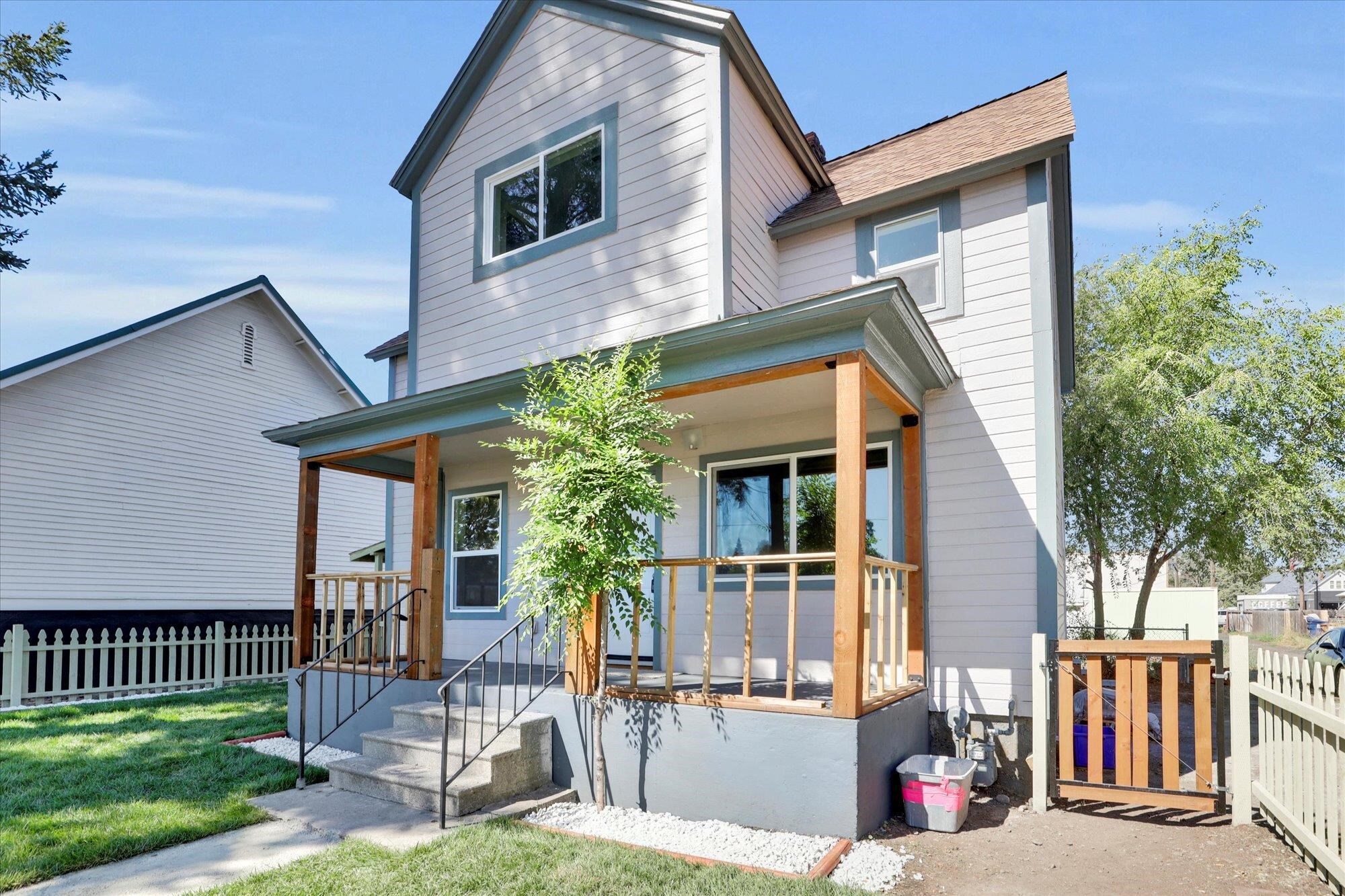 Property Photo:  2811 N Lincoln St  WA 99205 