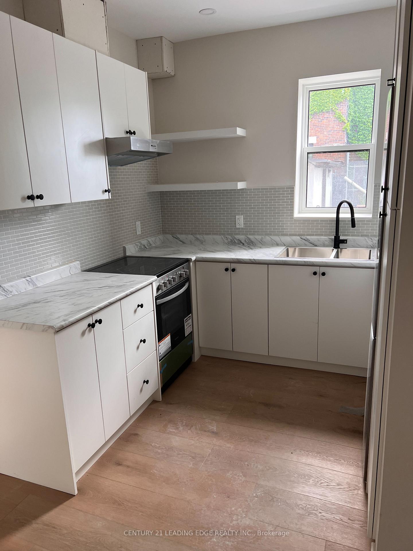 Photo de la propriété: 82 Simcoe Street S 1/18 ON L1H 4G6