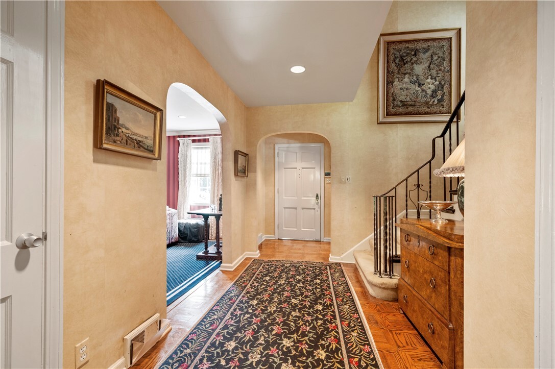 Property Photo:  1190 Beechwood Ct  PA 15206 