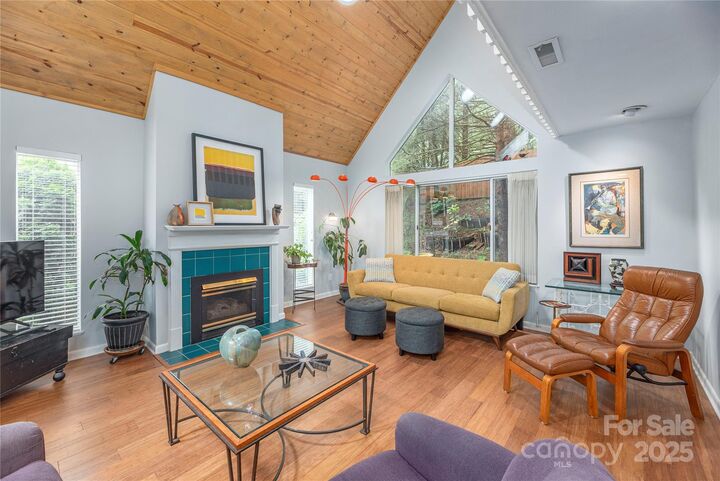 Property Photo:  2 Stuart Circle  NC 28804 