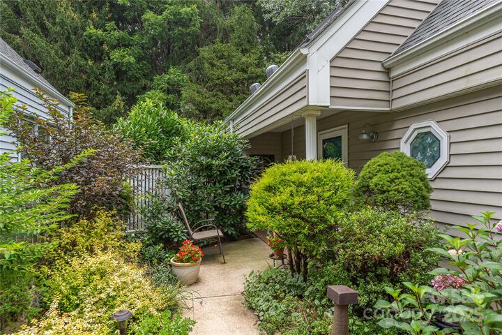 Property Photo:  2 Stuart Circle  NC 28804 