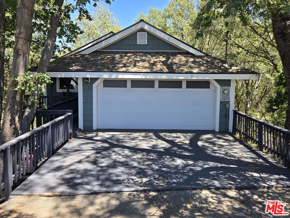 Property Photo: 453 Davos Dr CA 92325