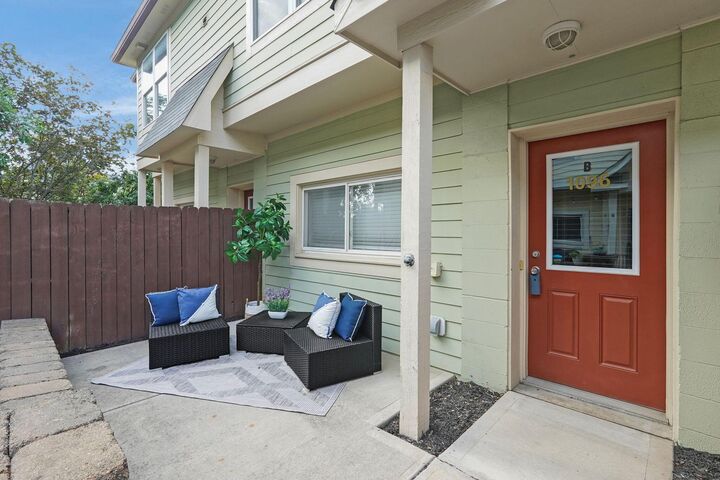 1096 Perry Street  Columbus OH 43201 photo