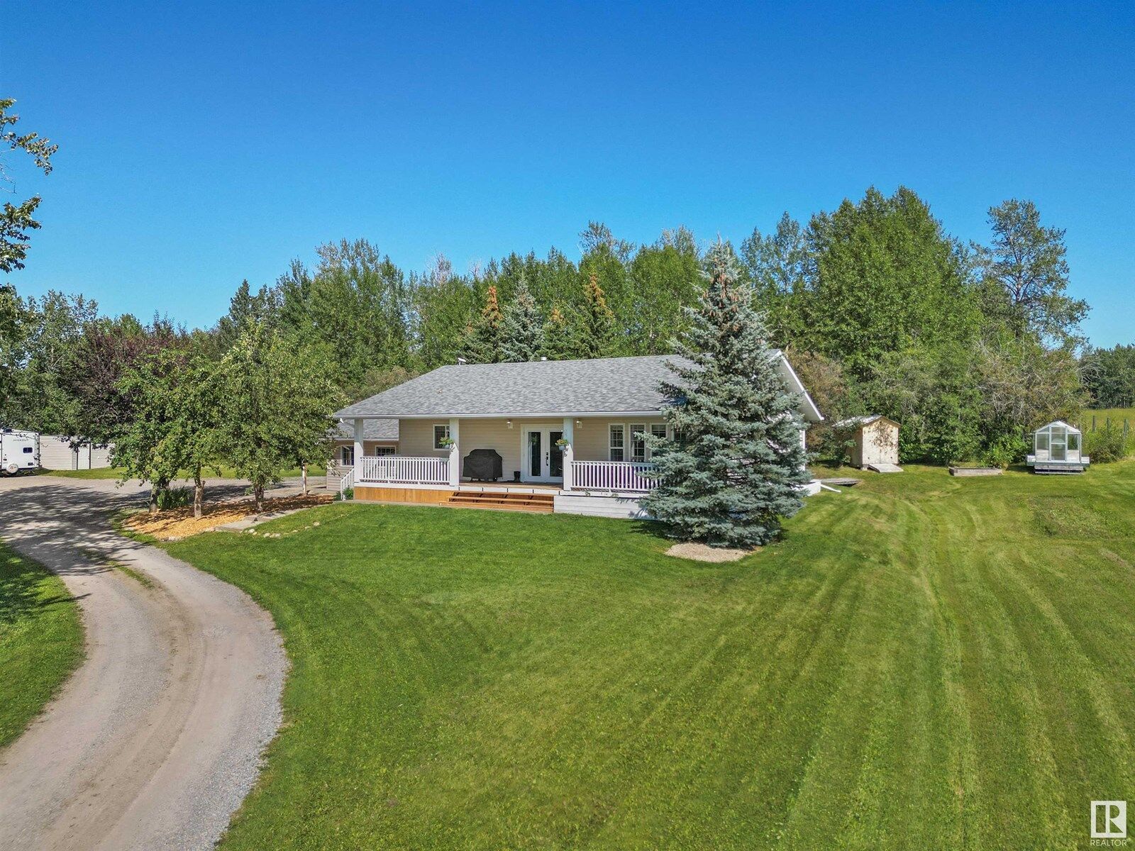 Property Photo: 111 6st SW AB T0C 0A0