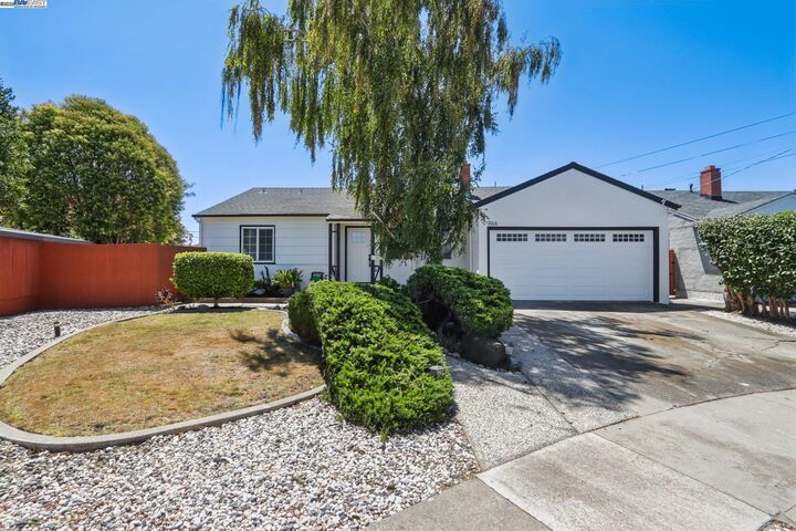 Property Photo: 966 Cottonwood Ave CA 94541