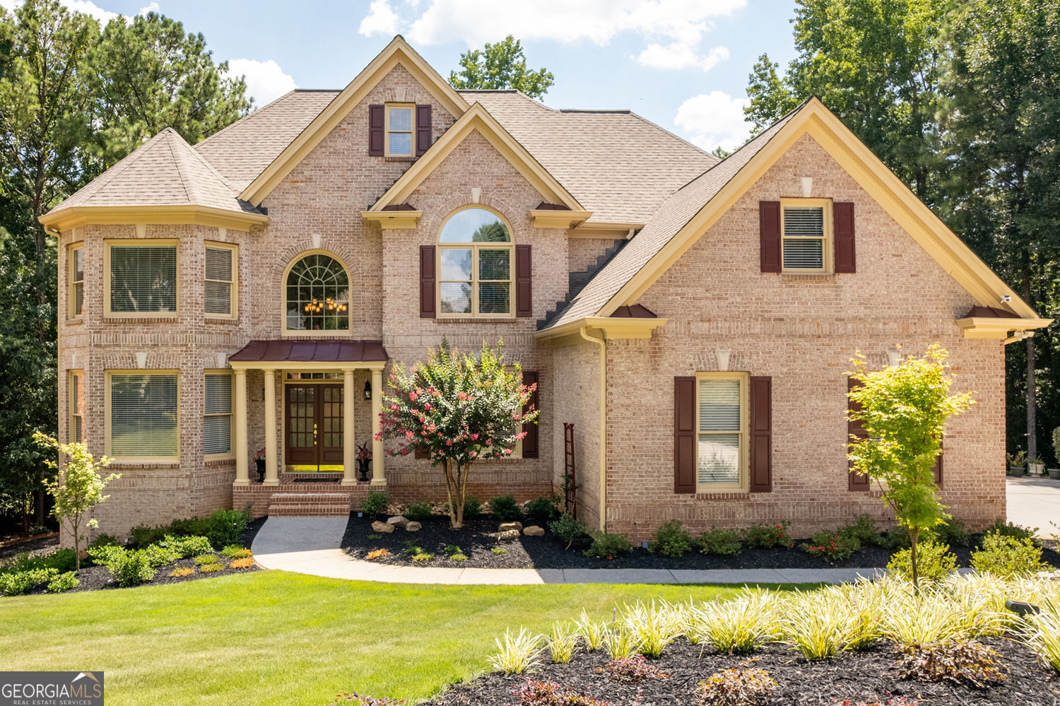 Property Photo: 155 Hollymount Road GA 30022