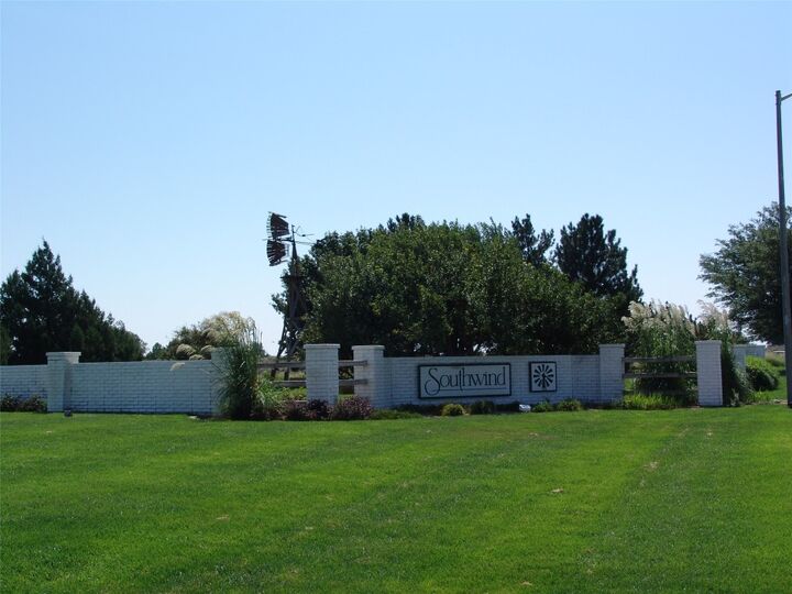 103 Diamond Hill Drive  Garden City KS 67846 photo